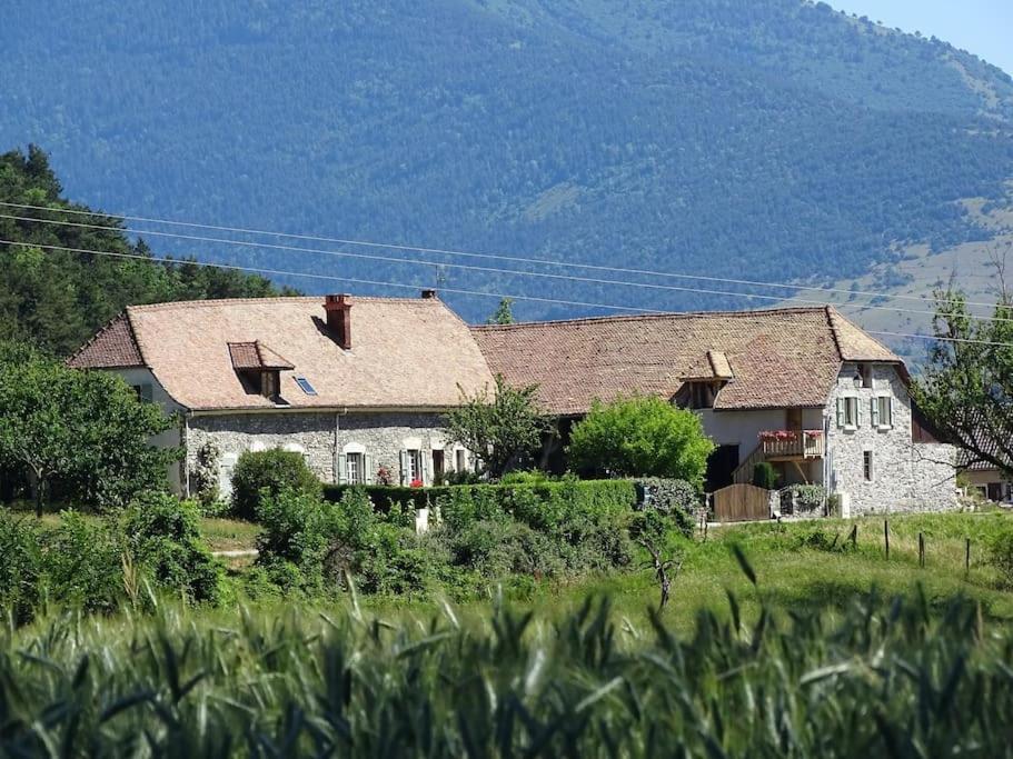 Gite De Charme : La Grange Au Lac Azur Treffort  المظهر الخارجي الصورة