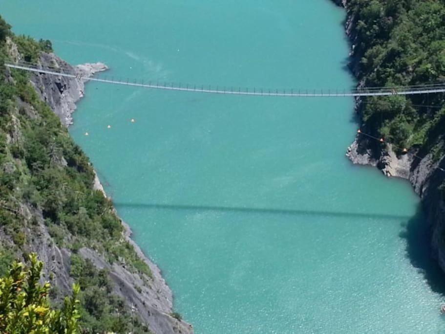 Gite De Charme : La Grange Au Lac Azur Treffort  المظهر الخارجي الصورة