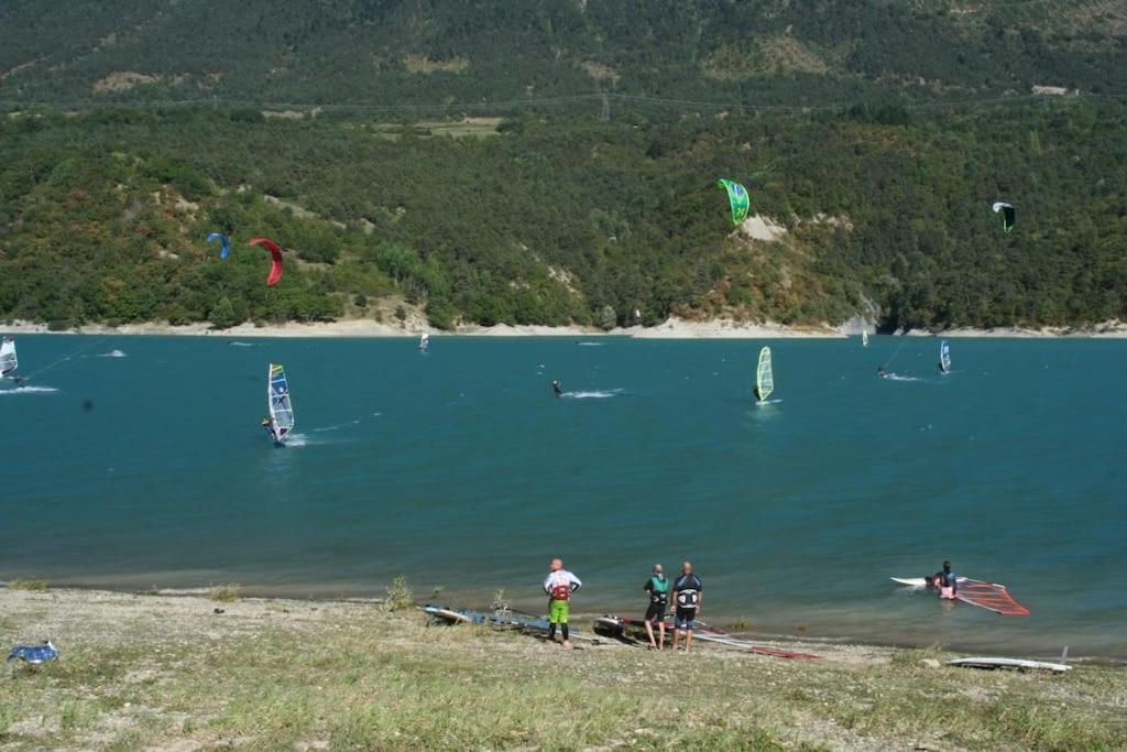 Gite De Charme : La Grange Au Lac Azur Treffort  المظهر الخارجي الصورة