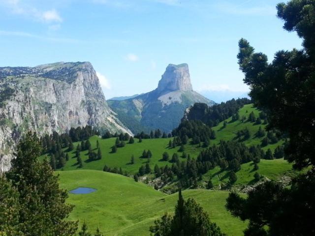 Gite De Charme : La Grange Au Lac Azur Treffort  المظهر الخارجي الصورة