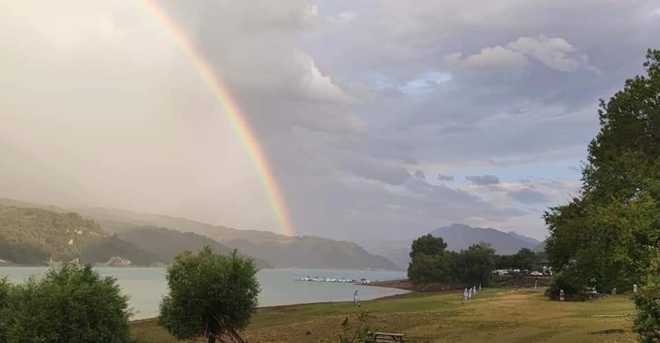 Gite De Charme : La Grange Au Lac Azur Treffort  المظهر الخارجي الصورة